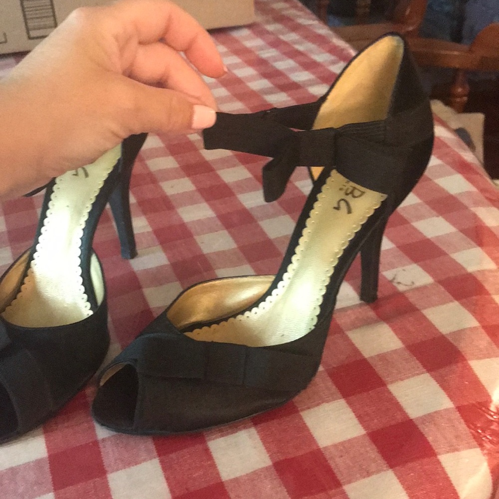 BCBG adorable bow heels—Final price ! 👠